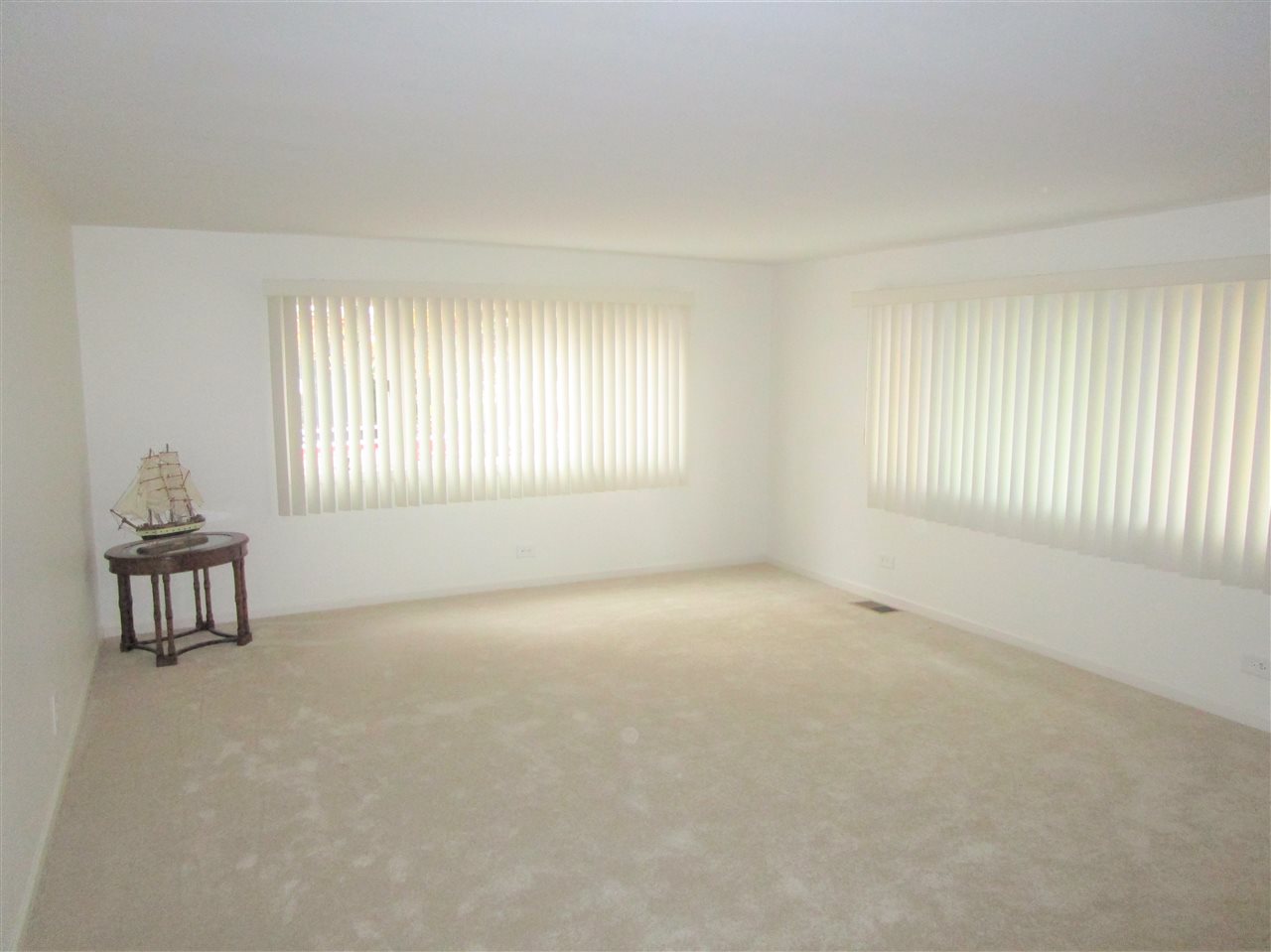 1827 East River Road Kawkawlin, MI 48631 - Photo 4 of 28