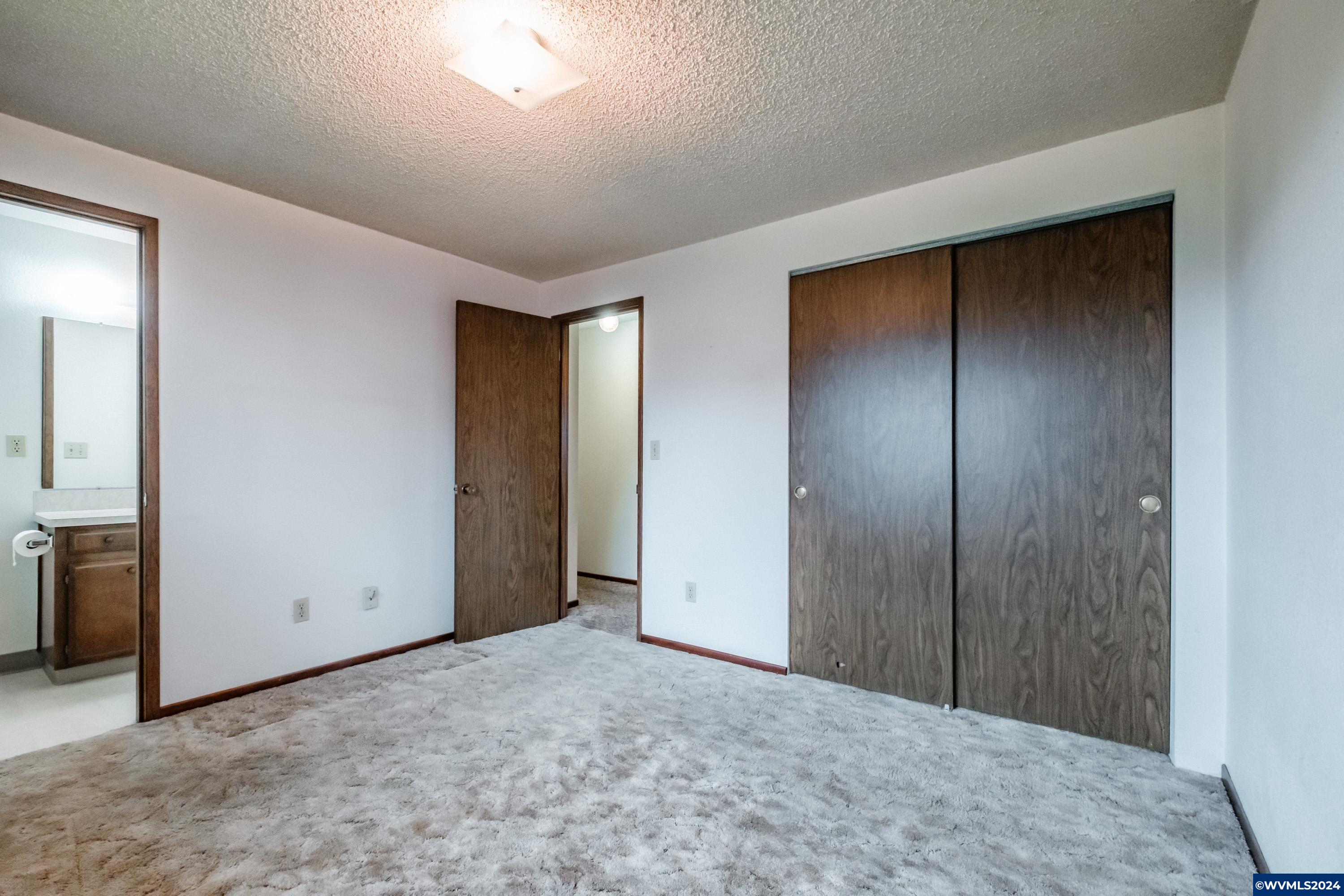 4775 Swegle Road Northeast Salem, OR 97305 - Photo 16 of 38 an empty room with closet area