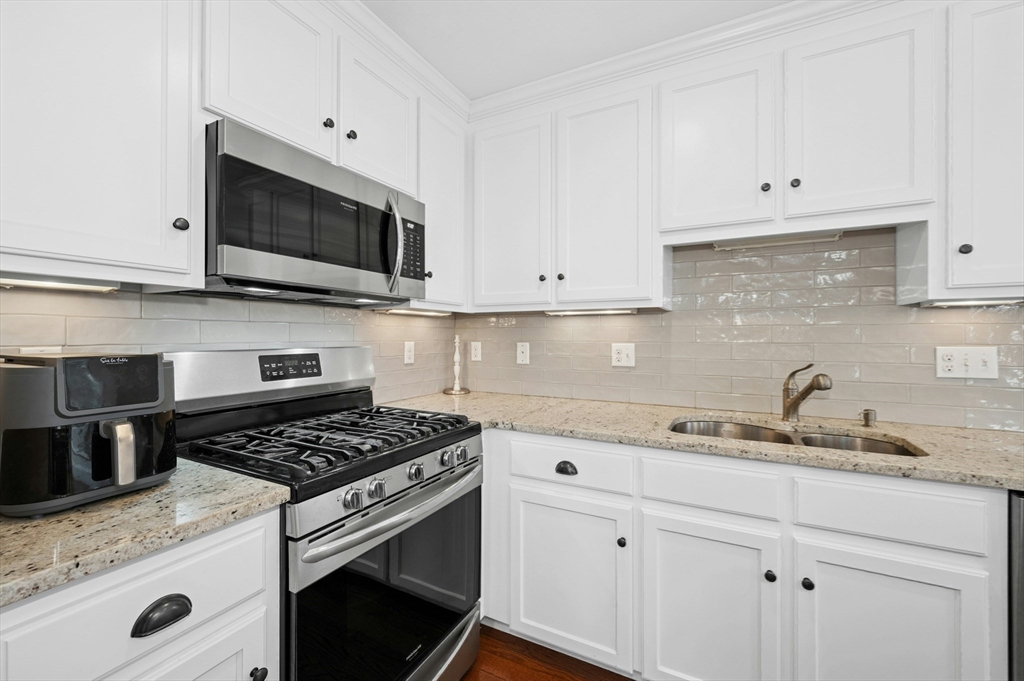 82 Pleasant Street, Unit 82 Medfield, MA 02052 - Photo 12 of 42