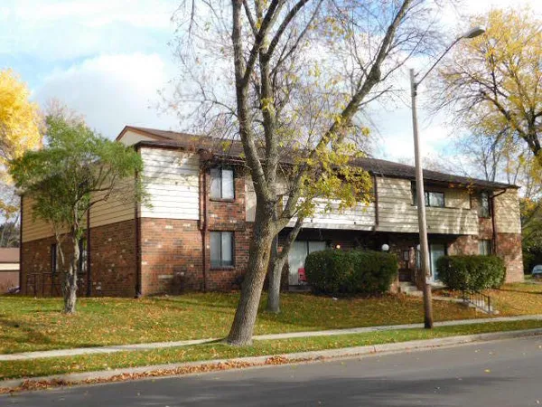 $1,350 | 2620 West Custer Avenue, Unit 2, Glendale, WI 53209