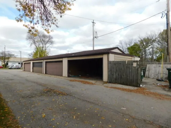 $1,350 | 2620 West Custer Avenue, Unit 2, Glendale, WI 53209