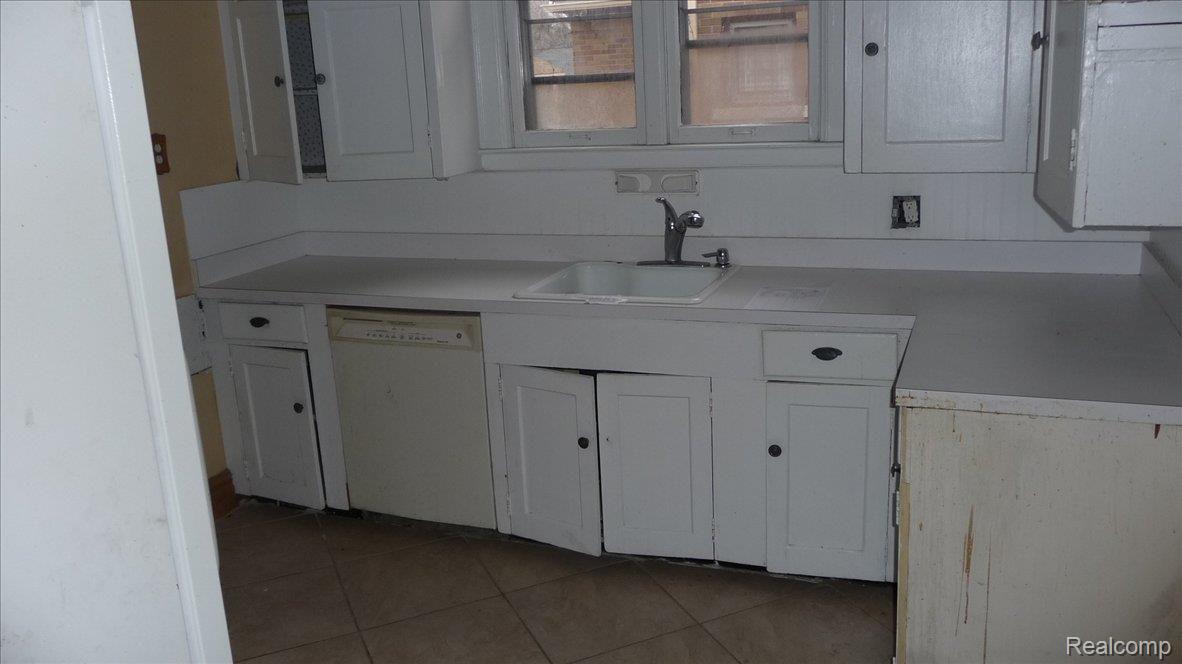 16585 Edinborough Road Detroit, MI 48219 - Photo 6 of 15 P1070467