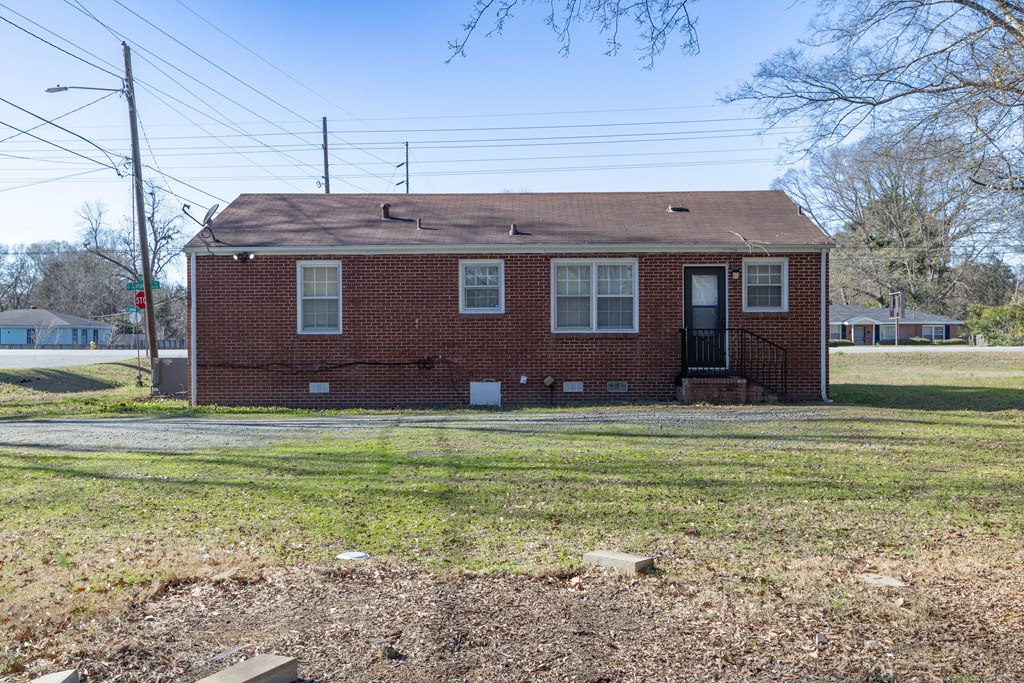 2254 South Lumpkin Road Columbus, GA 31903 - Photo 13 of 16 a house view with a garden space