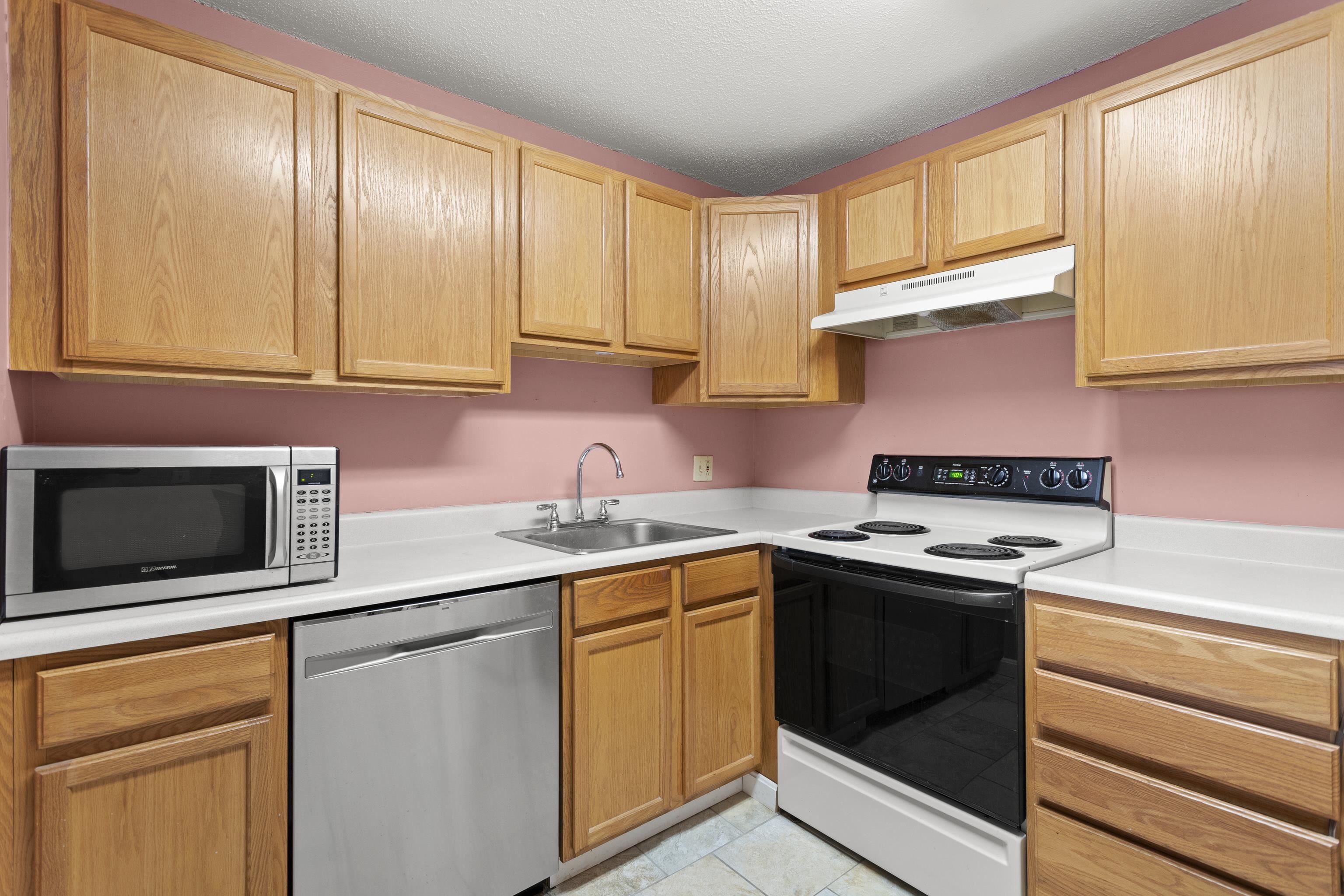 123 English Village Road, Unit 202 Manchester, NH 03102 - Photo 12 of 35 Gallery Image 12