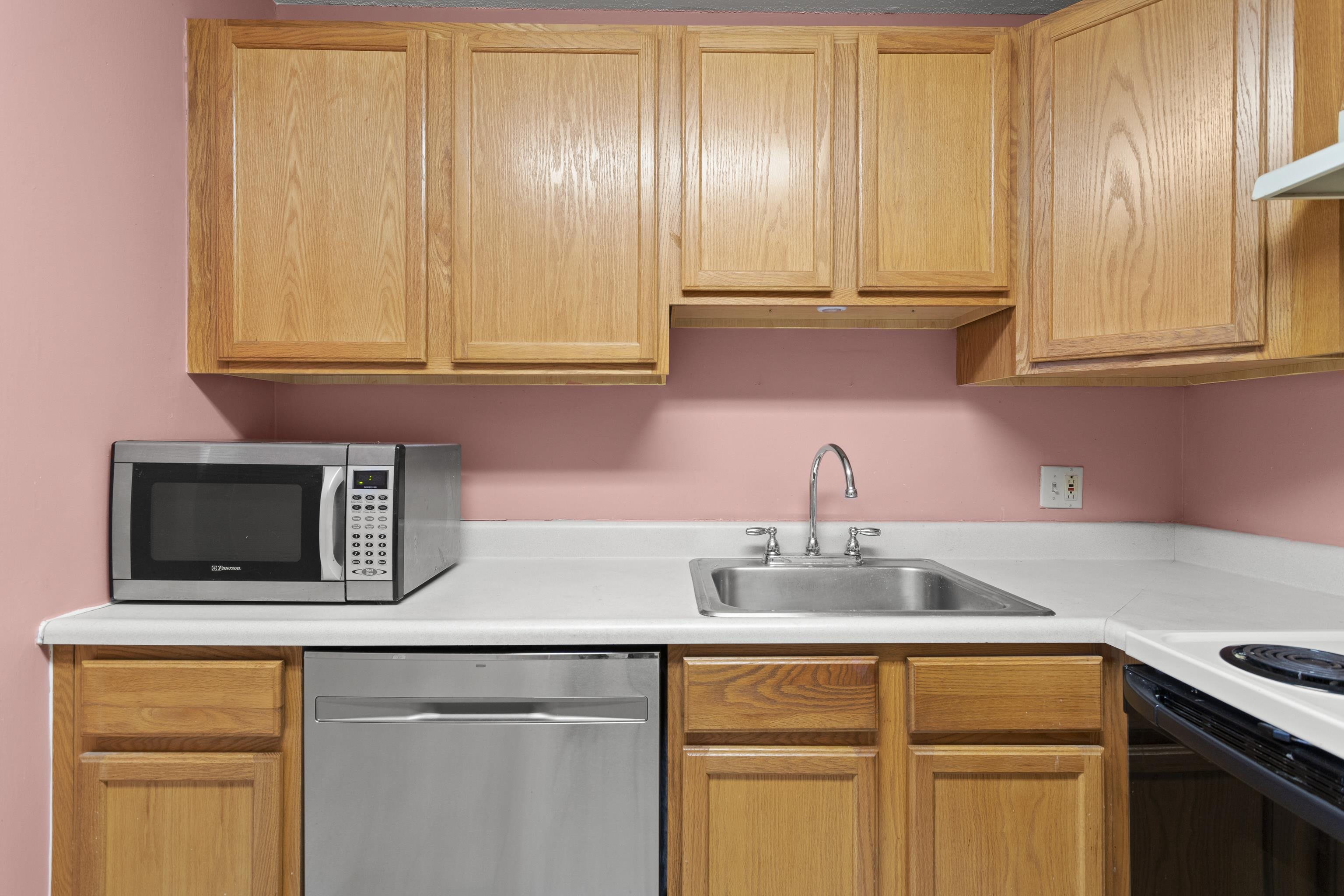 123 English Village Road, Unit 202 Manchester, NH 03102 - Photo 14 of 35 Gallery Image 14
