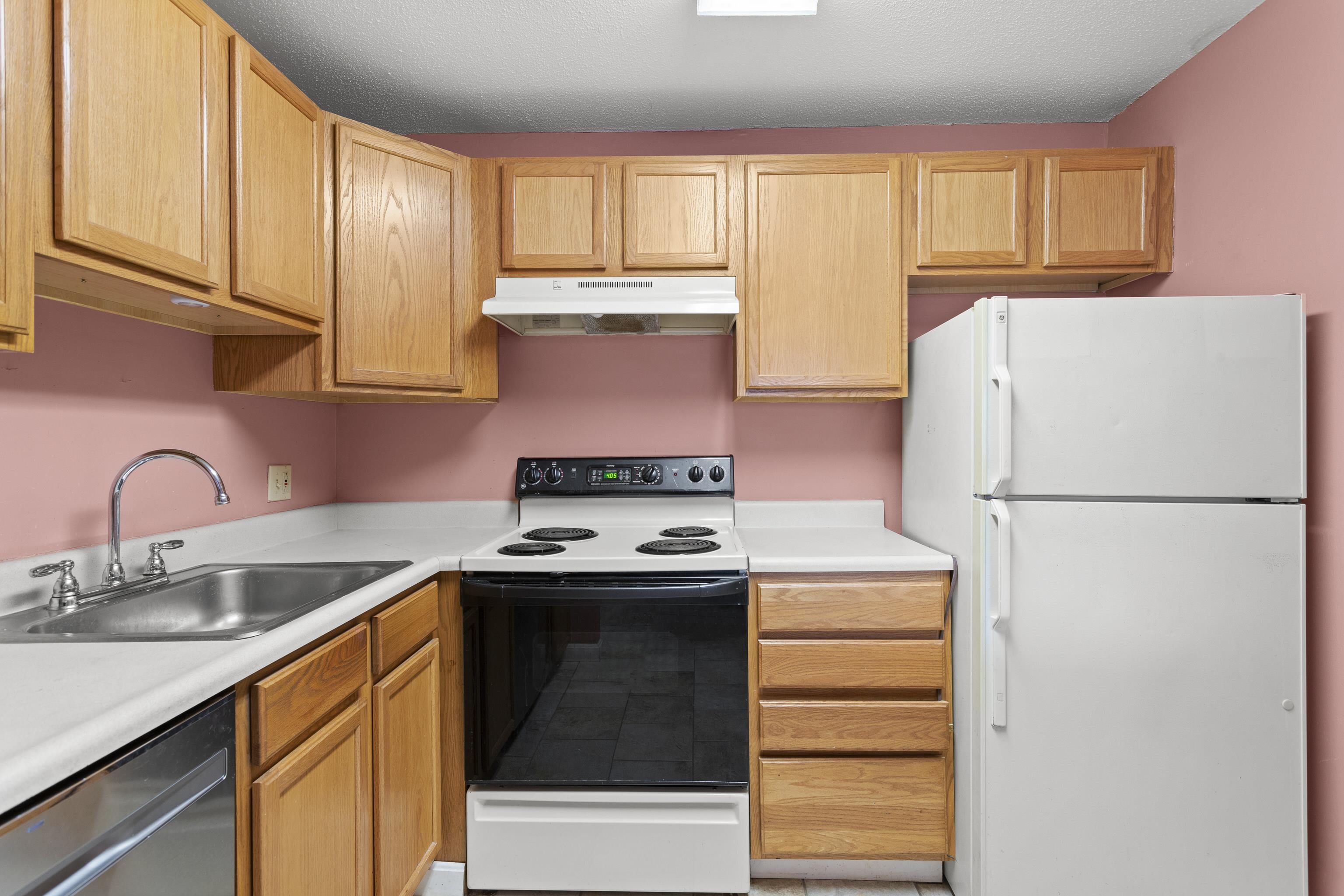 123 English Village Road, Unit 202 Manchester, NH 03102 - Photo 15 of 35 Gallery Image 15