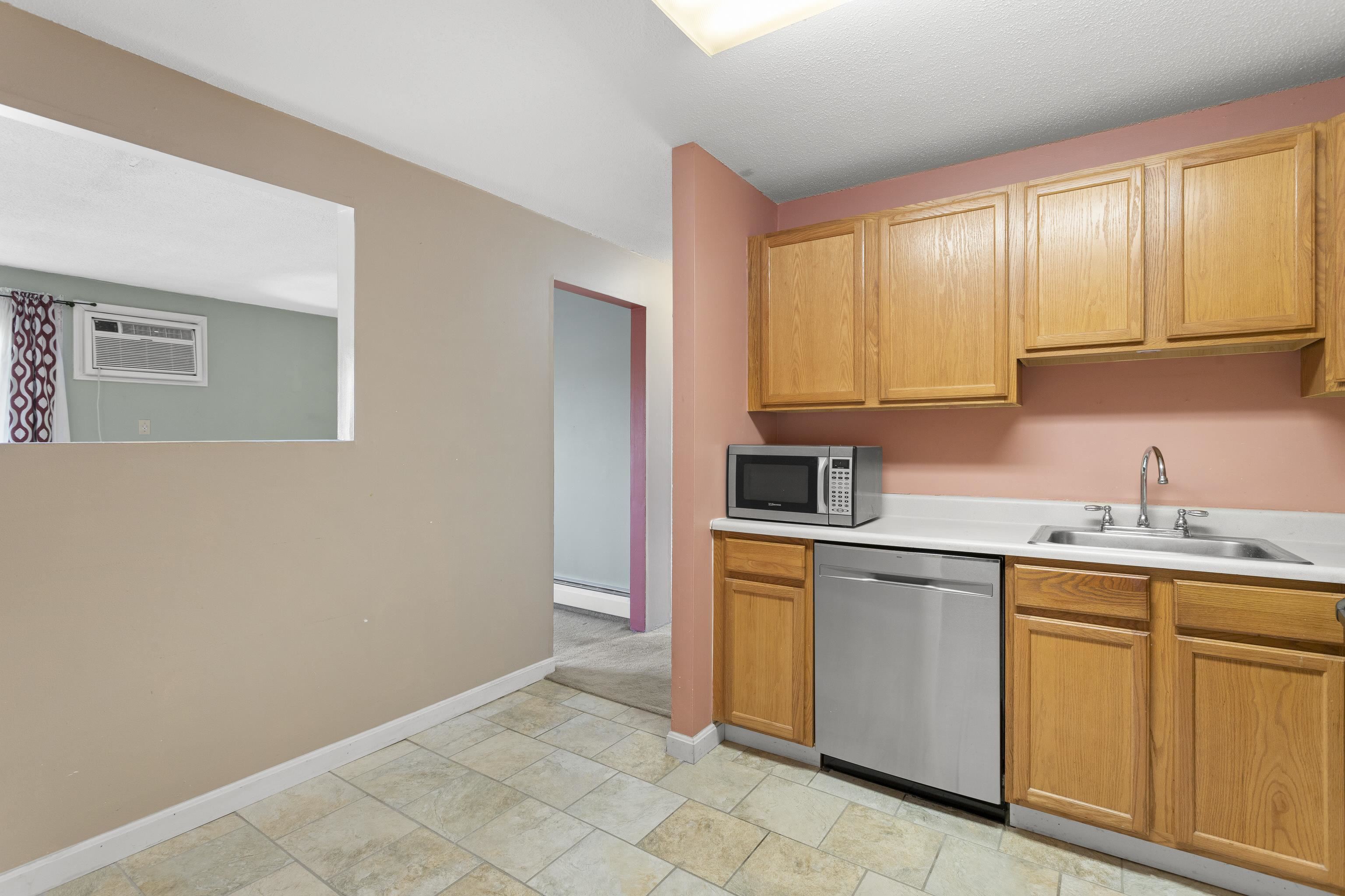 123 English Village Road, Unit 202 Manchester, NH 03102 - Photo 16 of 35 Gallery Image 16