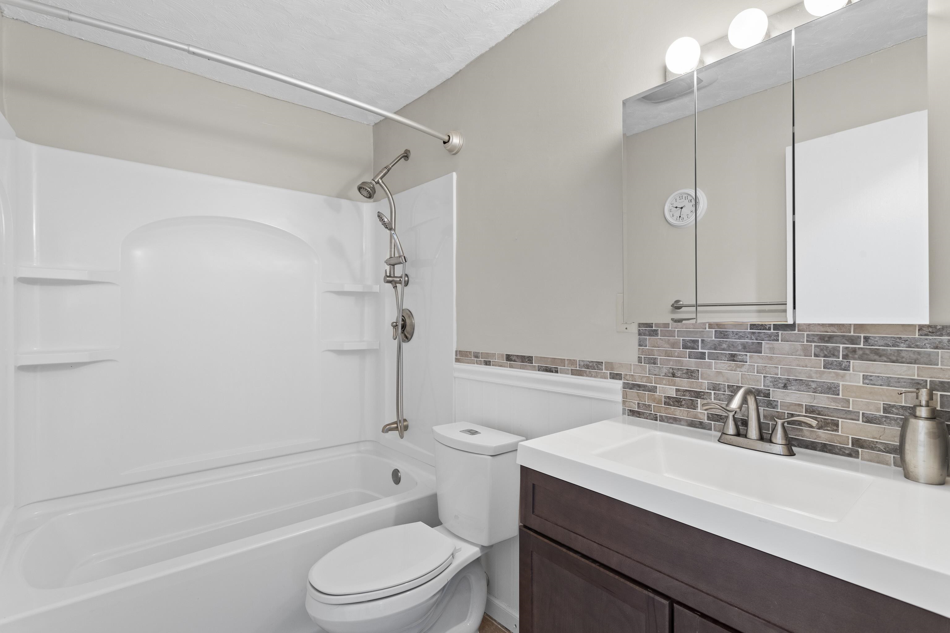 123 English Village Road, Unit 202 Manchester, NH 03102 - Photo 17 of 35 Gallery Image 17