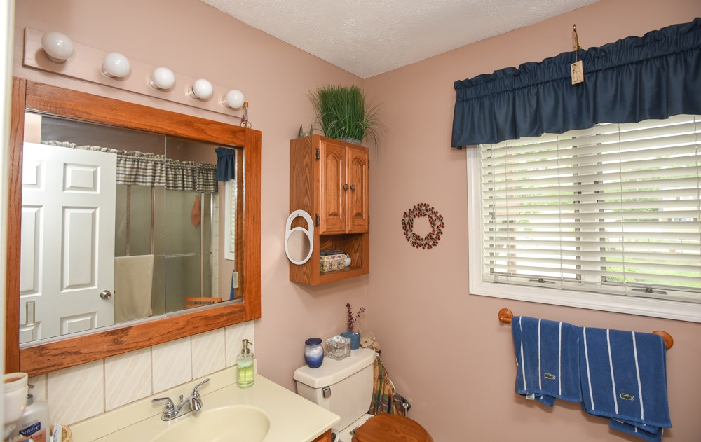 572 Cilley Road Manchester, NH 03103 - Photo 15 of 40