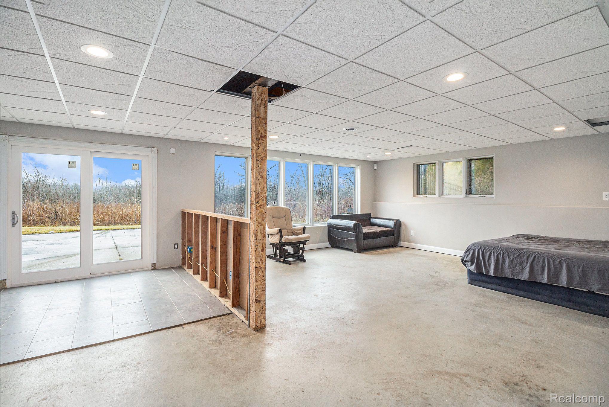 925 Maxfield Lake Road Hartland, MI 48353 - Photo 23 of 27 Gallery Image 23