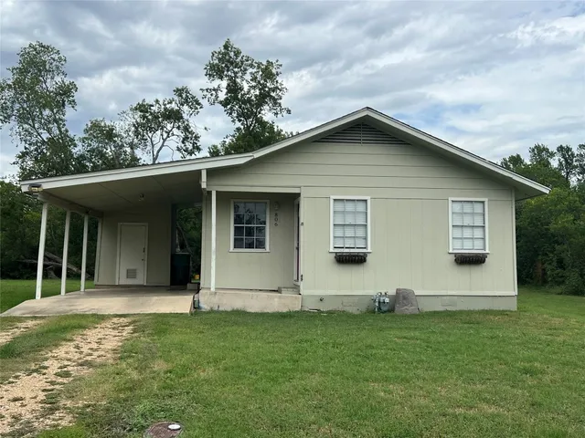 $1,600 | 806 West 8th Street, Taylor, TX 76574