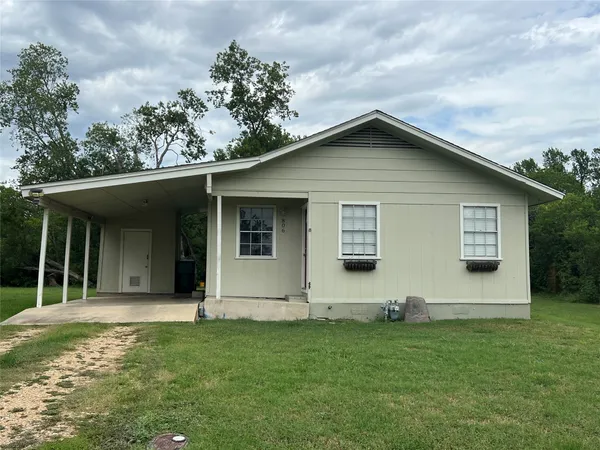 $1,600 | 806 West 8th Street, Taylor, TX 76574
