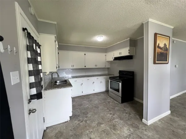 $1,600 | 806 West 8th Street, Taylor, TX 76574