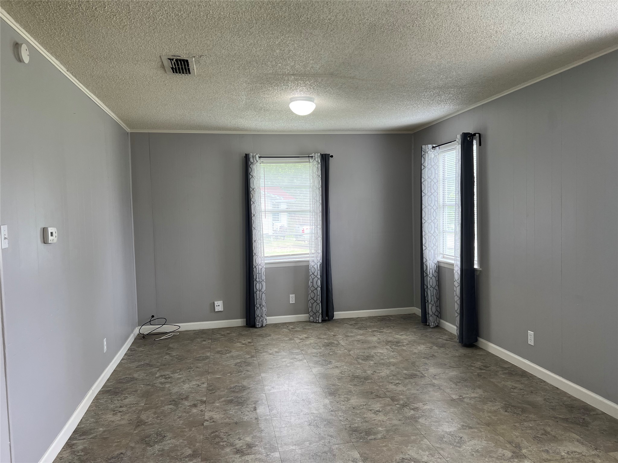 806 West 8th Street Taylor, TX 76574 - Photo 5 of 11 an empty room with windows and closet