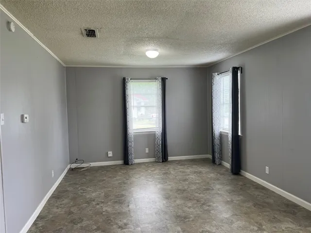 $1,600 | 806 West 8th Street, Taylor, TX 76574