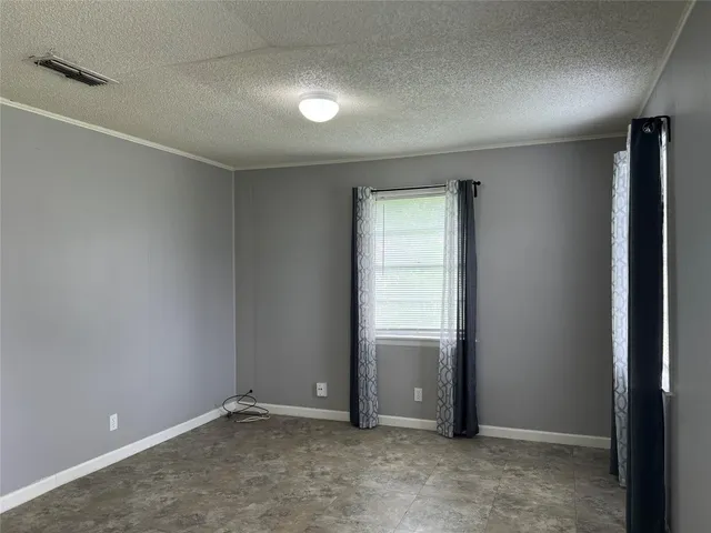 $1,600 | 806 West 8th Street, Taylor, TX 76574