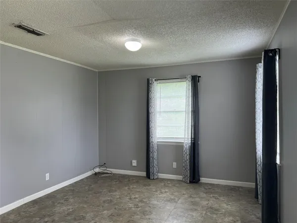 $1,600 | 806 West 8th Street, Taylor, TX 76574