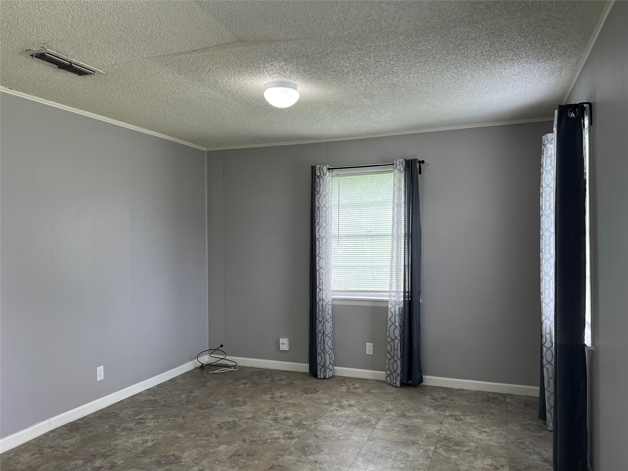 806 West 8th Street Taylor, TX 76574 - Photo 6 of 11