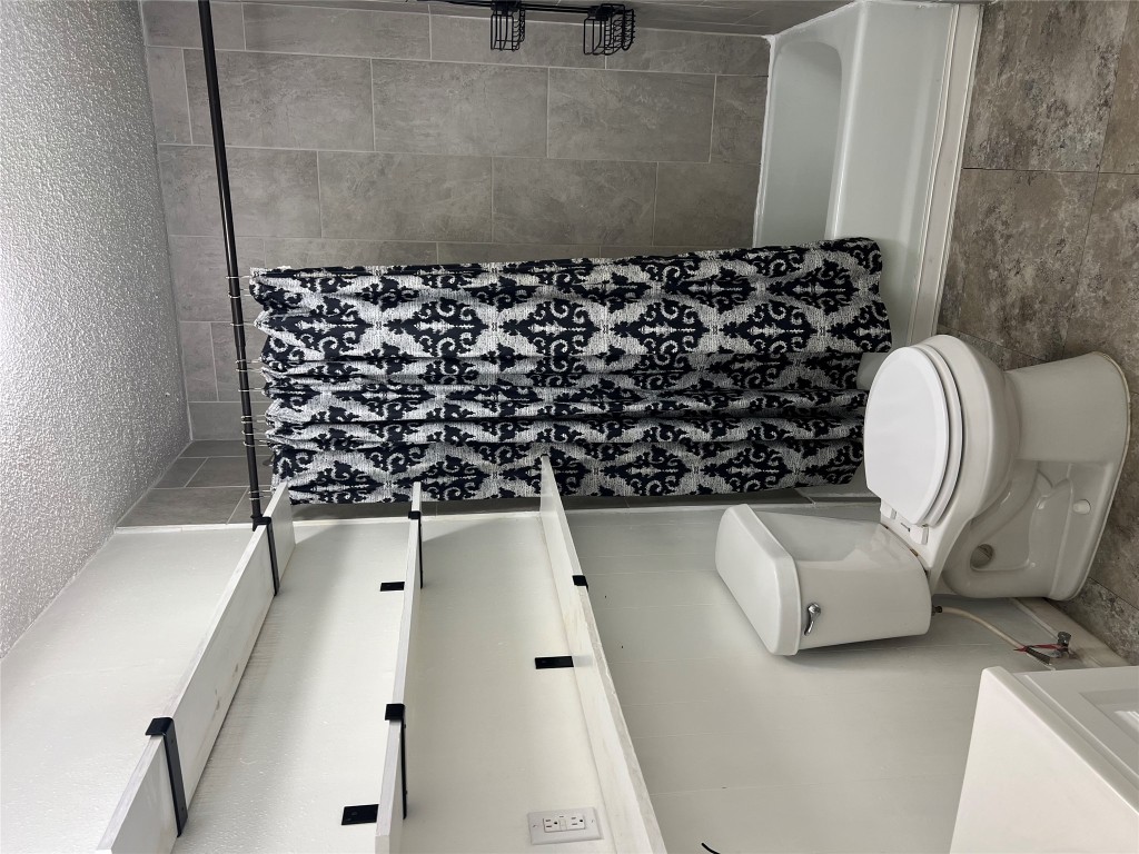 806 West 8th Street Taylor, TX 76574 - Photo 7 of 11