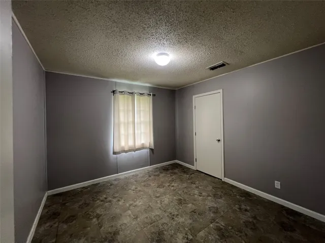 $1,600 | 806 West 8th Street, Taylor, TX 76574