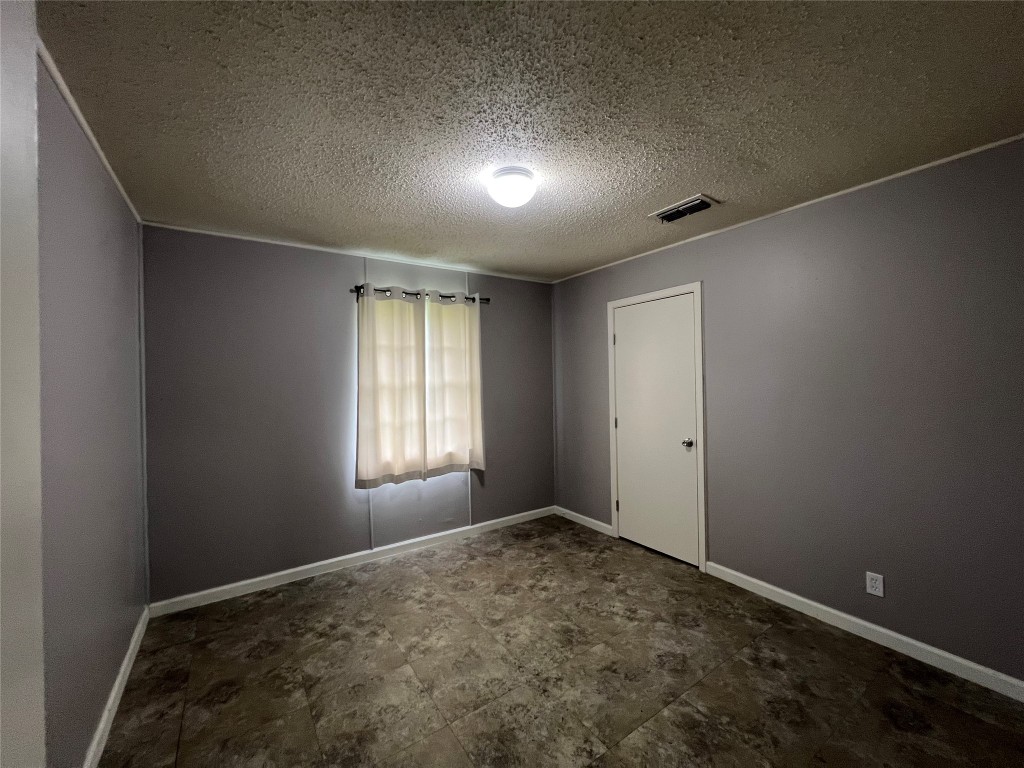 806 West 8th Street Taylor, TX 76574 - Photo 10 of 11