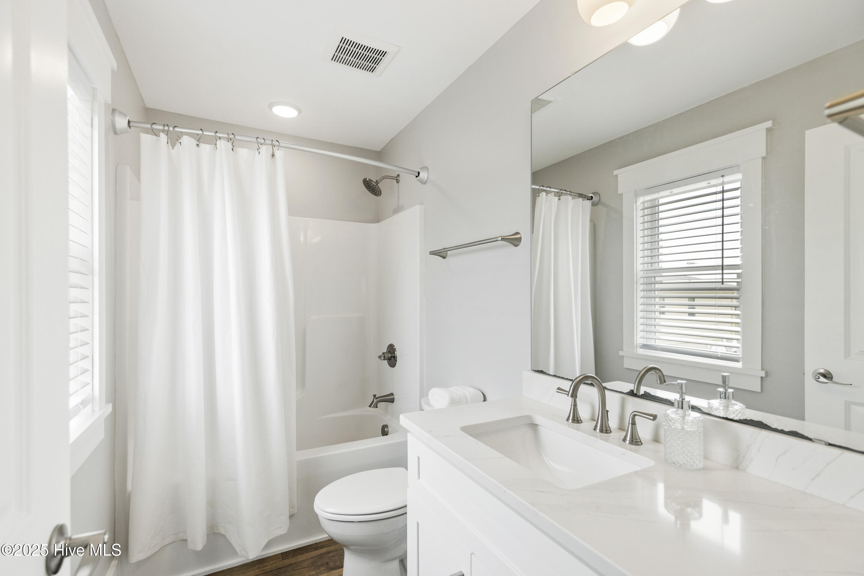 403 17th Street Sunset Beach, NC 28468 - Photo 42 of 58 Guest room 4 full bath