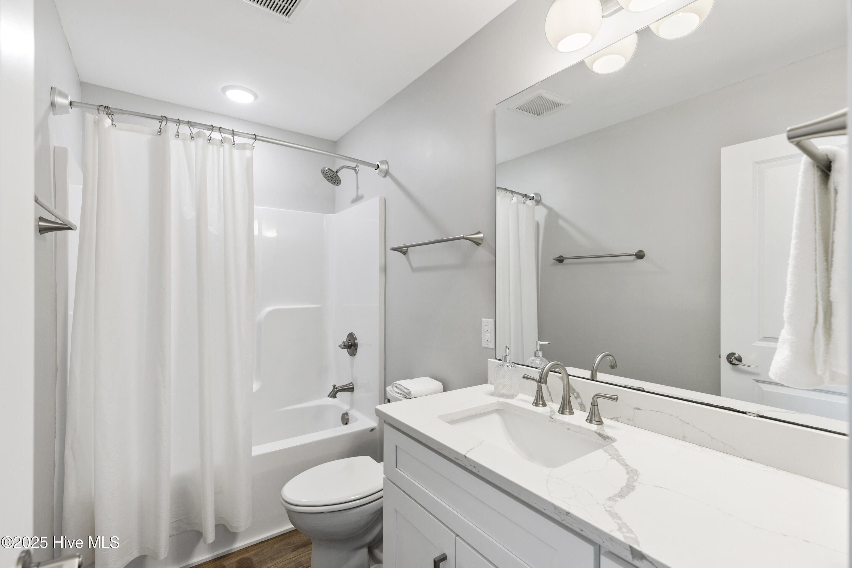 403 17th Street Sunset Beach, NC 28468 - Photo 44 of 58 Guest room 5 full bath