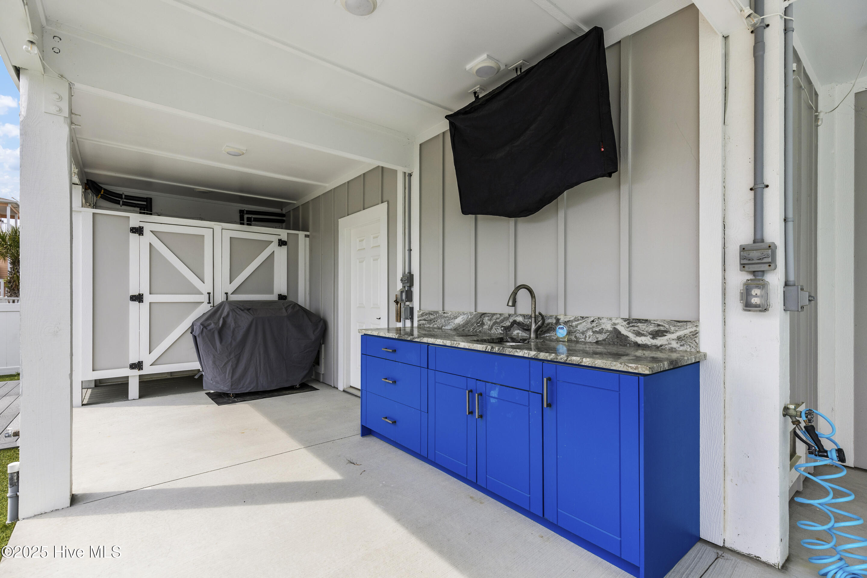 403 17th Street Sunset Beach, NC 28468 - Photo 53 of 58 Outdoor wet bar/2 outdoor showers