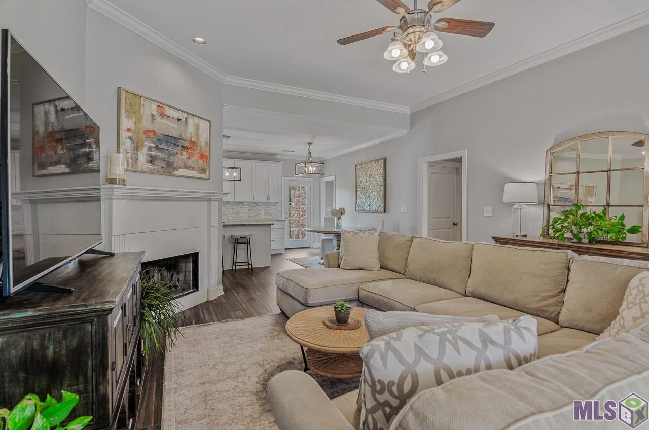 43593 Hodgeson Road Prairieville, LA 70769 - Photo 3 of 20 Living Room