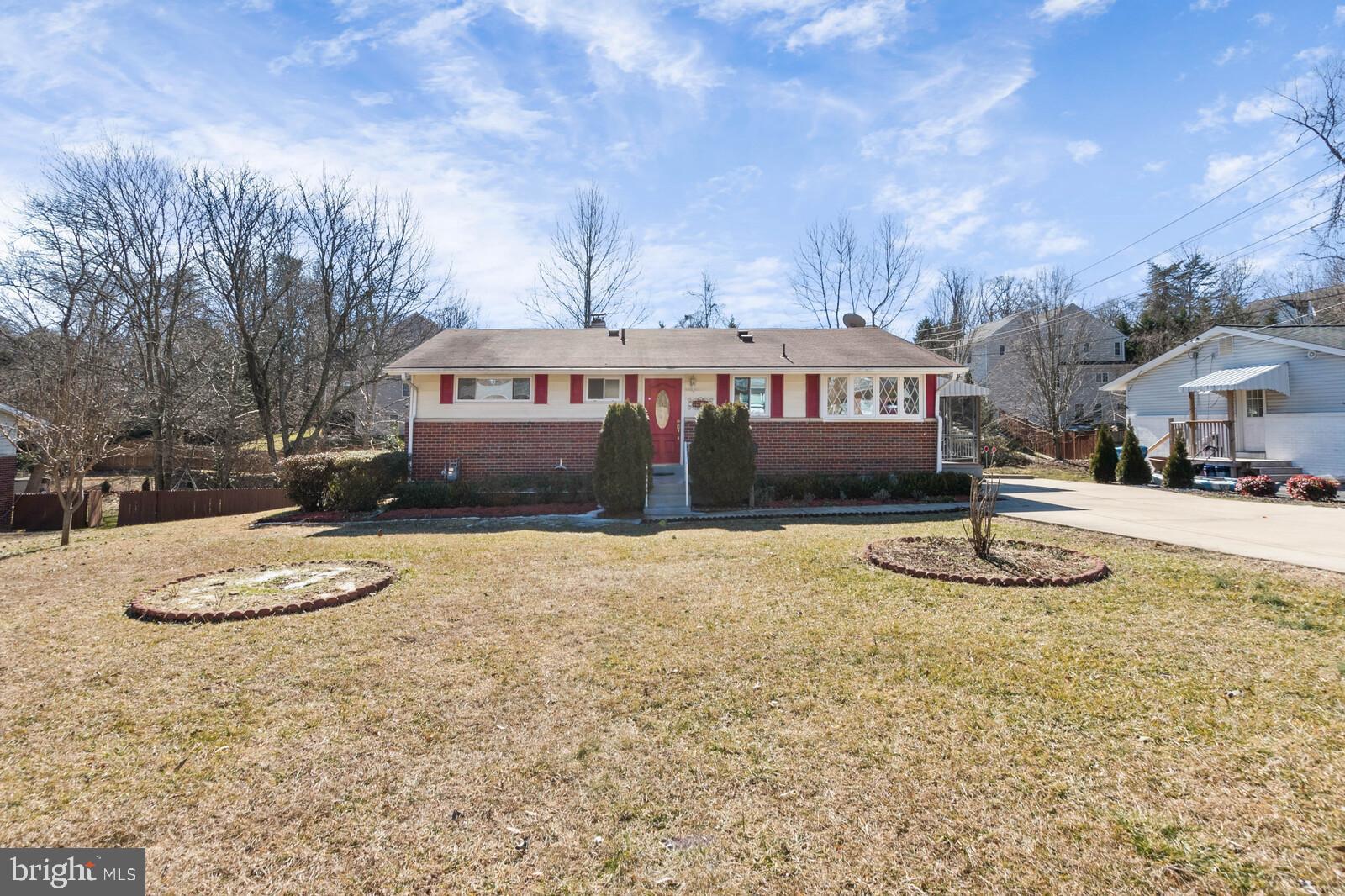 4423 Roundhill Road Alexandria, VA 22310 - Photo 1 of 41 Large flat yard on non-busy street