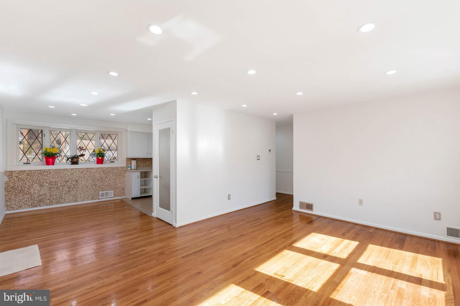4423 Roundhill Road Alexandria, VA 22310 - Photo 41 of 41 Open floor plan