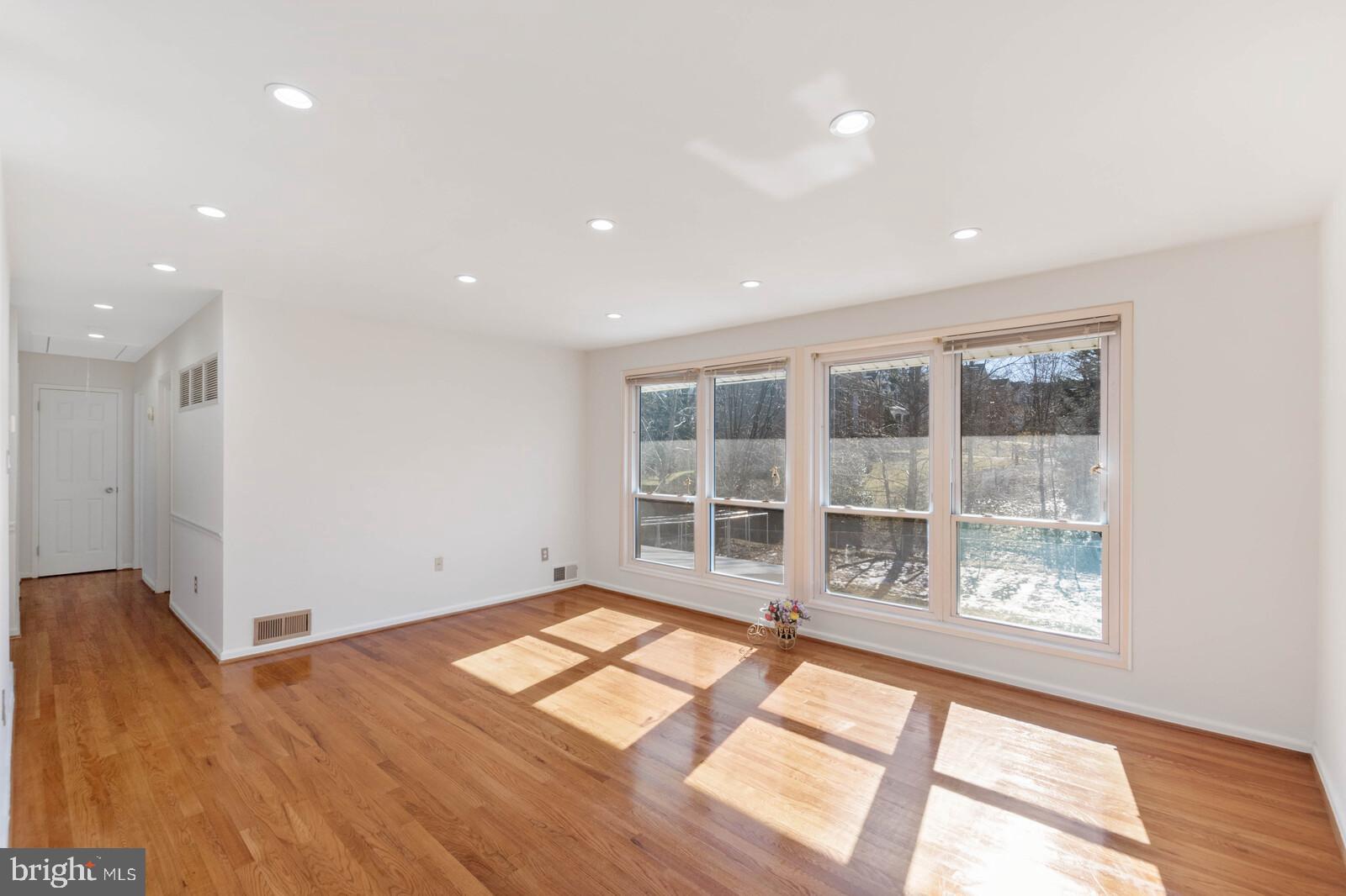 4423 Roundhill Road Alexandria, VA 22310 - Photo 13 of 41 Main level has lovely hardwood floors throughout