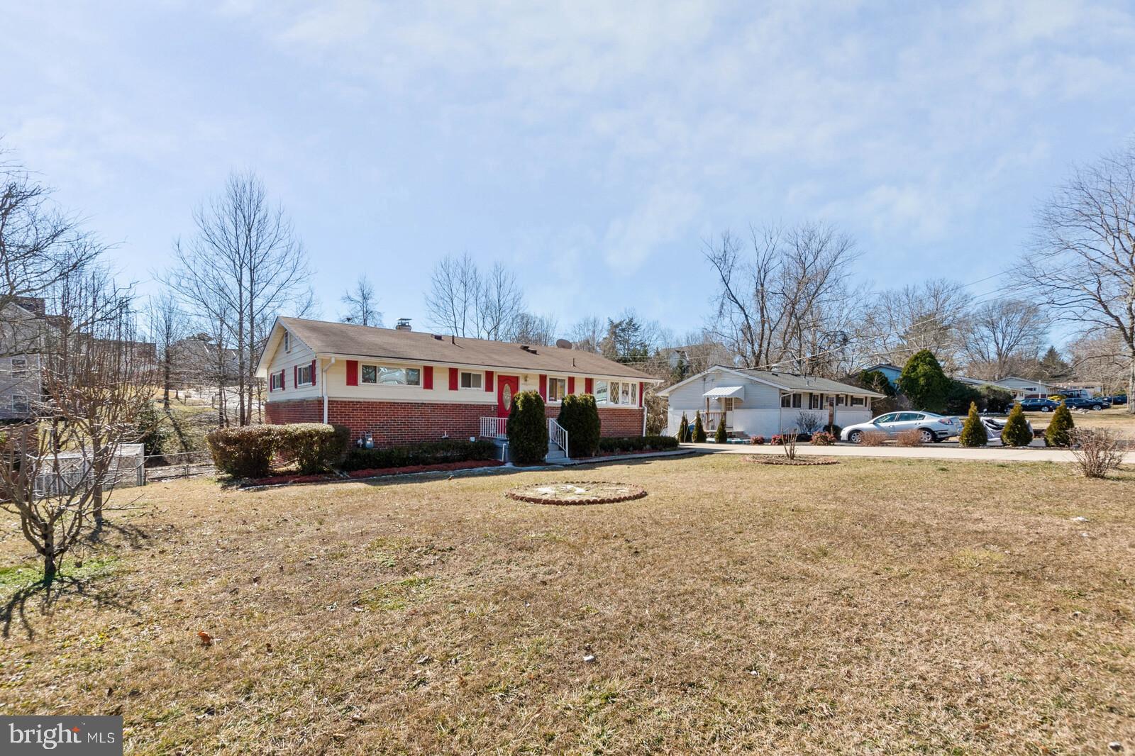4423 Roundhill Road Alexandria, VA 22310 - Photo 3 of 41 Gallery Image 3