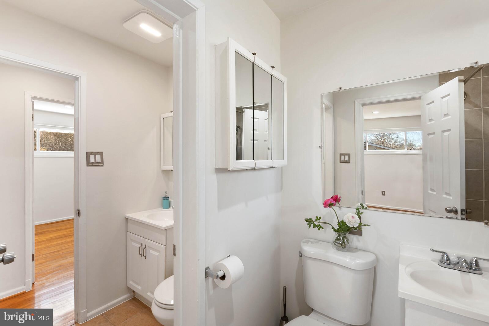 4423 Roundhill Road Alexandria, VA 22310 - Photo 22 of 41 Full + half bath as typical in this model