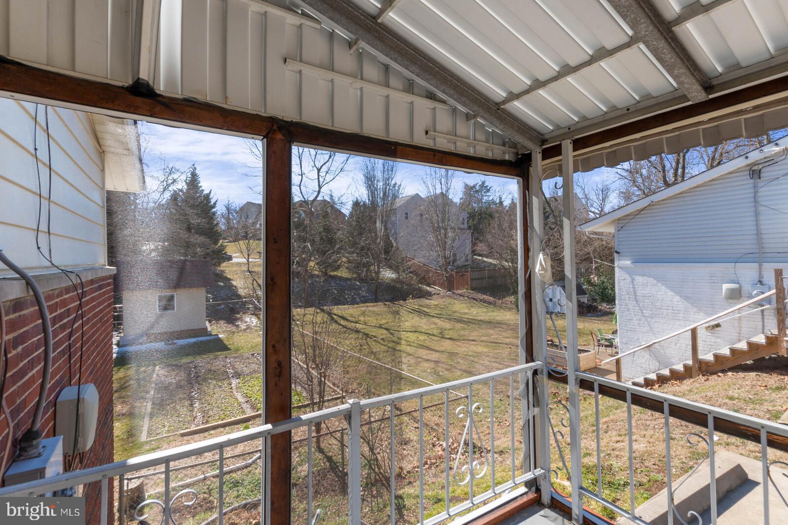 4423 Roundhill Road Alexandria, VA 22310 - Photo 5 of 41 Gallery Image 5