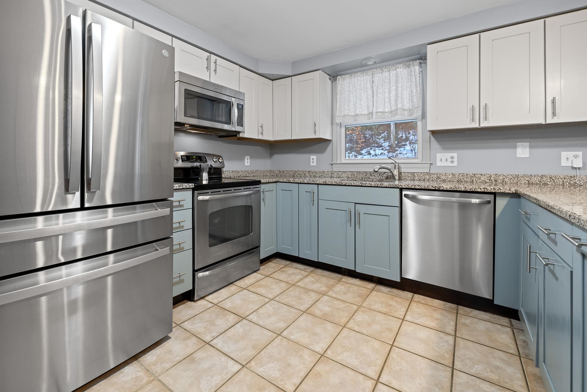 49 Cottage Circle Lebanon, NH 03784 - Photo 8 of 48