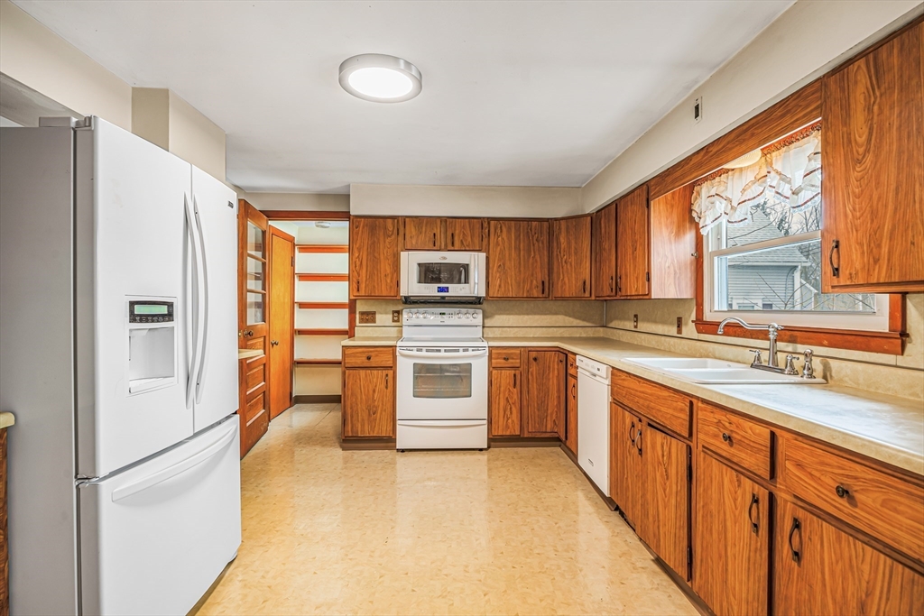 331 Dale Street Chicopee, MA 01013 - Photo 14 of 29