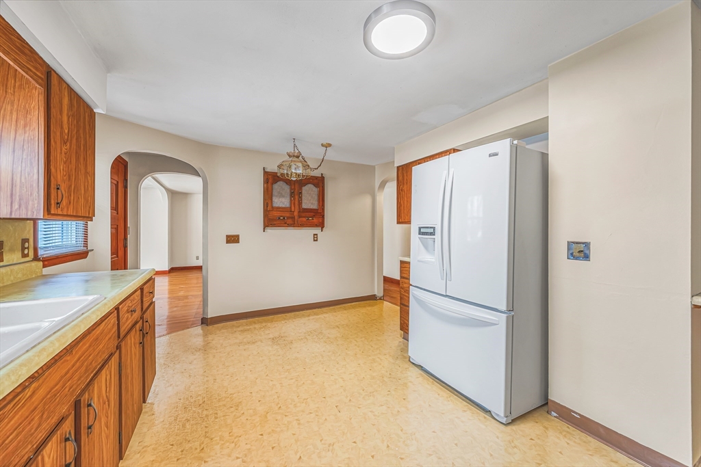 331 Dale Street Chicopee, MA 01013 - Photo 16 of 29