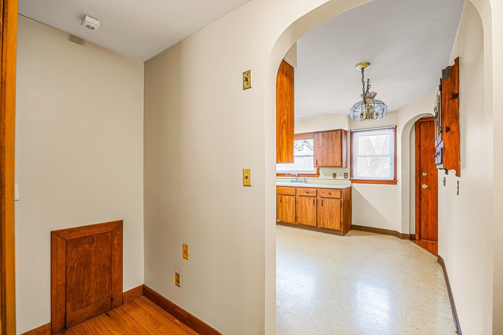 331 Dale Street Chicopee, MA 01013 - Photo 17 of 29