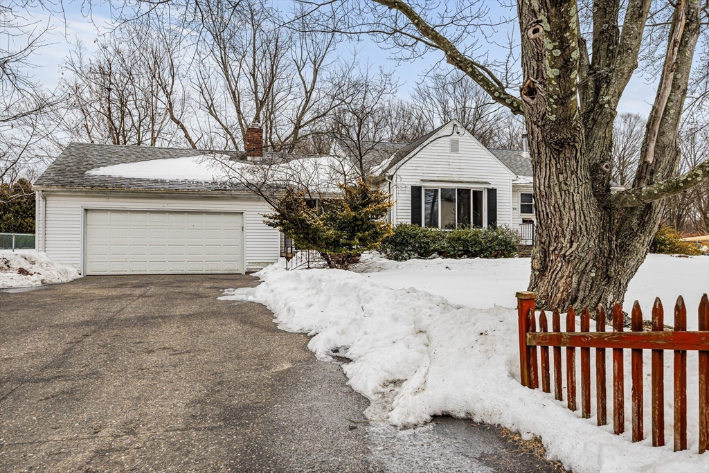 331 Dale Street Chicopee, MA 01013 - Photo 2 of 29