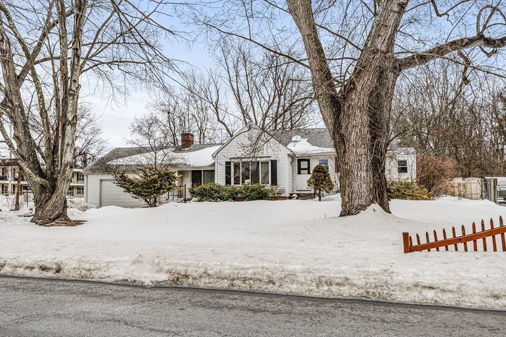 331 Dale Street Chicopee, MA 01013 - Photo 3 of 29