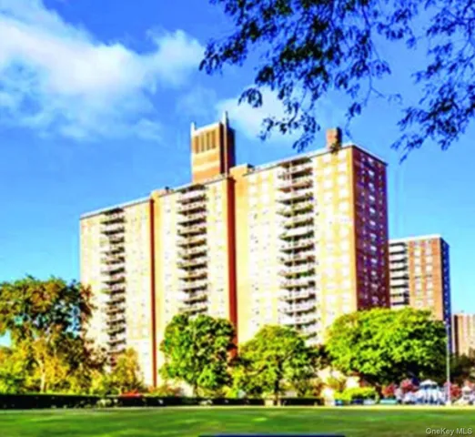 $349,000 | 820 Boynton Avenue, Unit 6K | Soundview