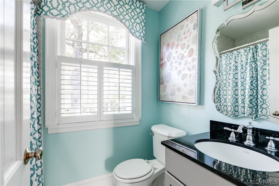 8915 Norwick Road Henrico, VA 23229 - Photo 33 of 47 One of two hall baths