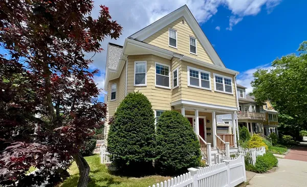 $1,575,000 | 293 Huron Avenue, Unit 2, Cambridge, MA 02138