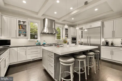 $2,750,000 | 3701-38 38th Street North, Arlington, VA 22207