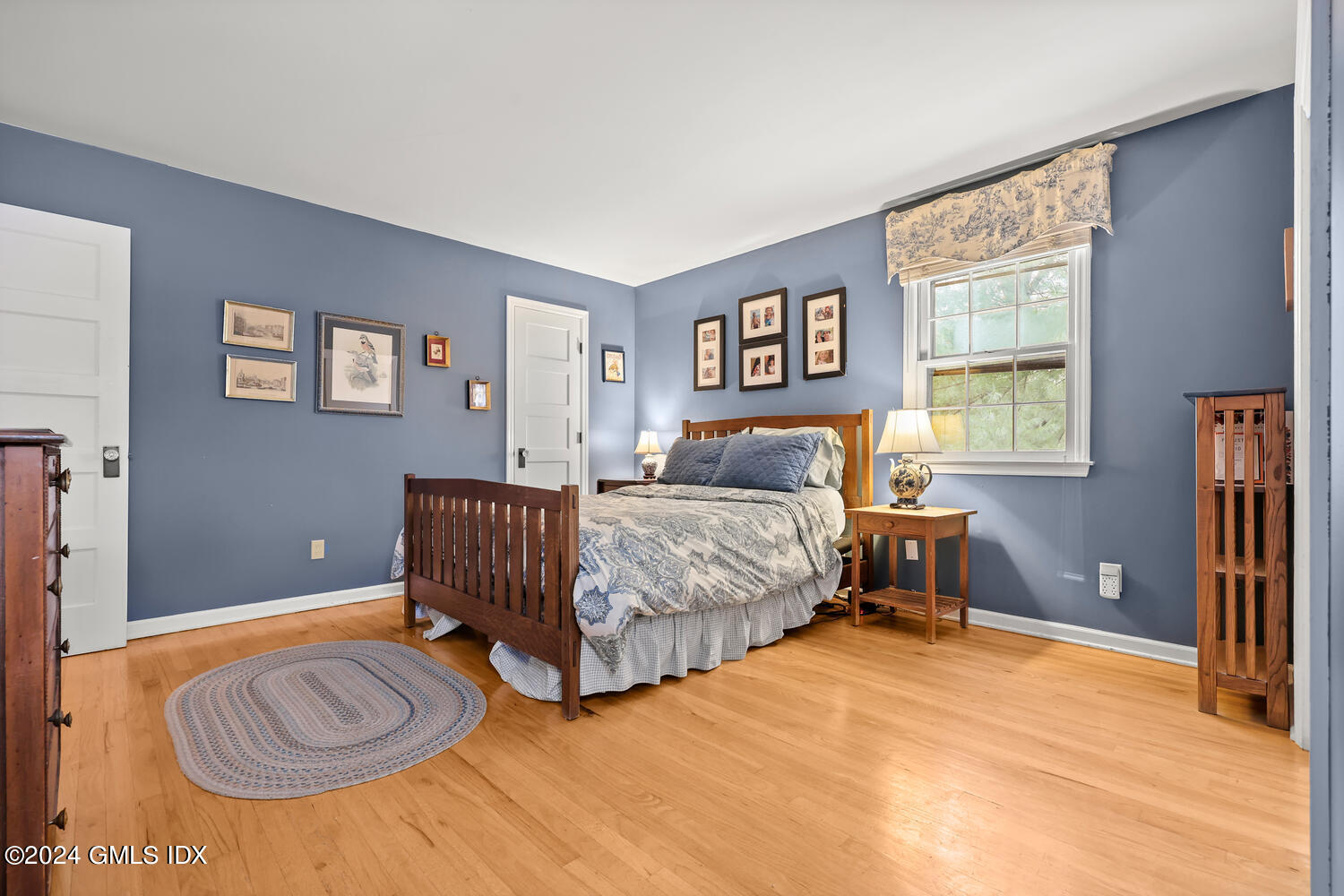28 Juniper Lane Riverside, CT 06878 - Photo 11 of 22 a bedroom with a bed and a dresser next to a window