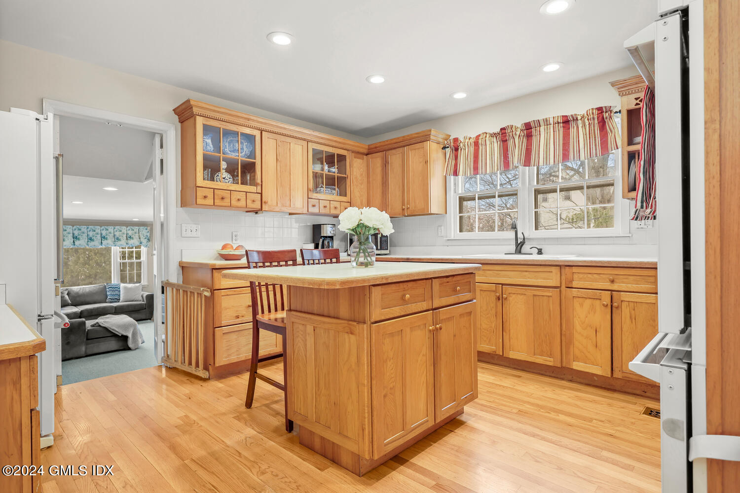 28 Juniper Lane Riverside, CT 06878 - Photo 6 of 22 a kitchen with stainless steel appliances granite countertop a stove a sink and a refrigerator