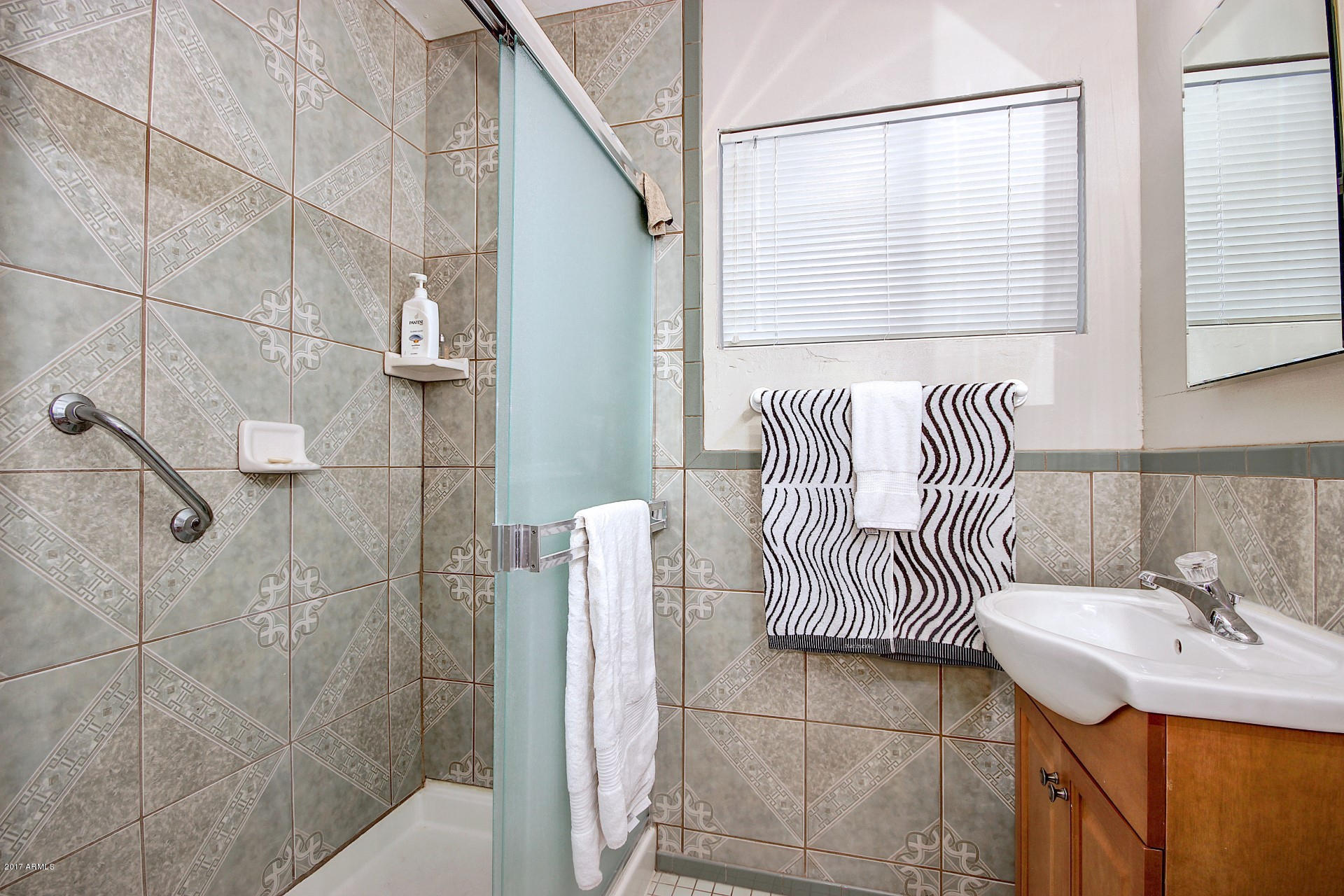 2157 West Osborn Road Phoenix, AZ 85015 - Photo 17 of 26 Bathroom