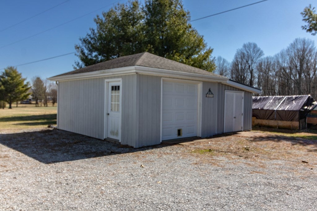 139 Beeny Road Manitou, KY 42436 - Photo 4 of 22 Gallery Image 4