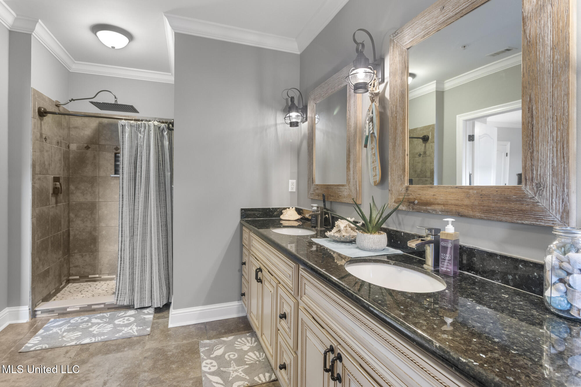 1400 Mill Road, Unit 31 Gulfport, MS 39507 - Photo 20 of 28 Primary Bath